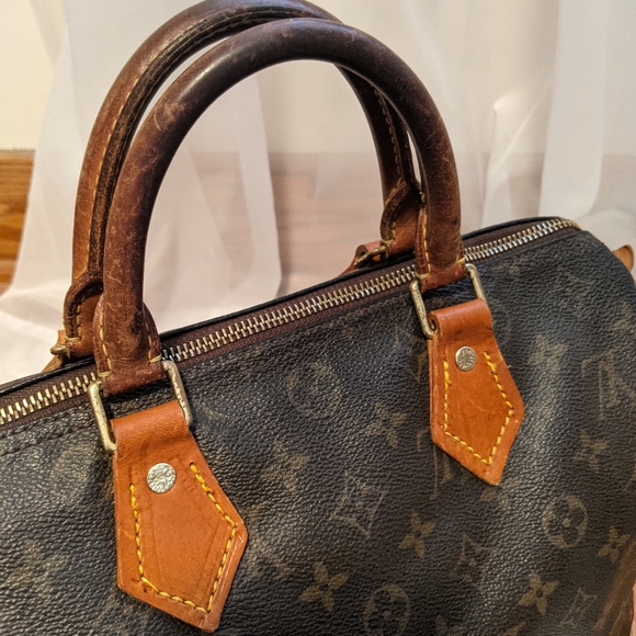 Authentic Louis Vuitton | Speedy 30 Bag | Monogram - Picture 10 of 16